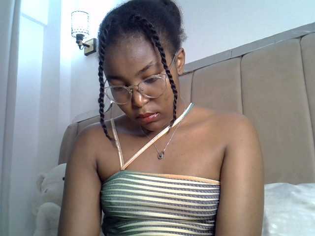 Mia-caramel live webcam show