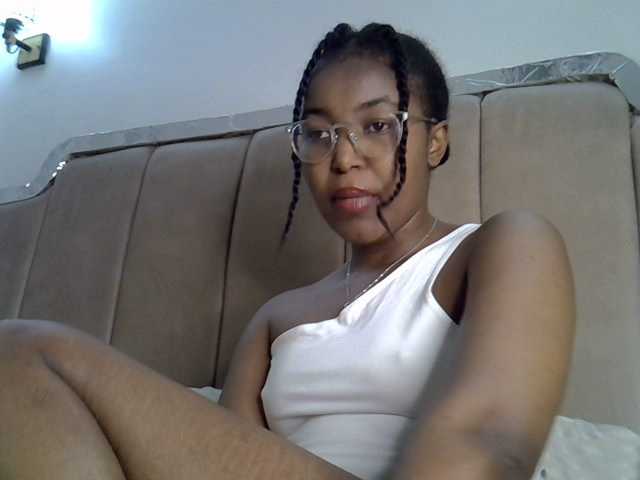 Mia-caramel live cam on BongaCams