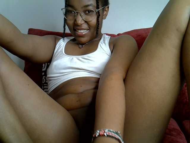 Mia-caramel live cam on BongaCams