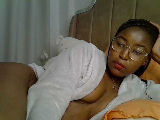 Mia-caramel live cam on BongaCams