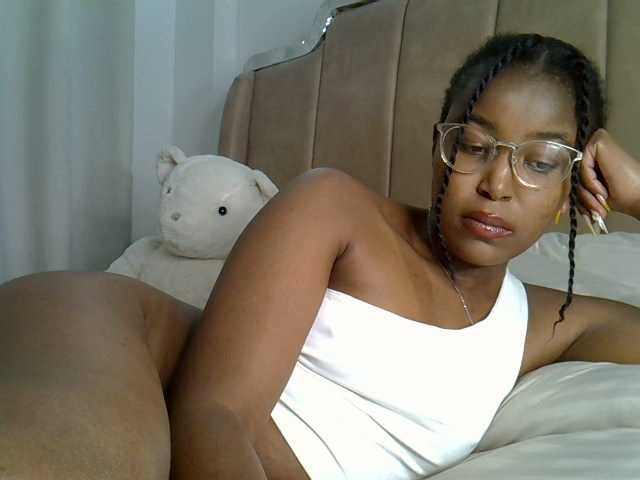 Mia-caramel live webcam show