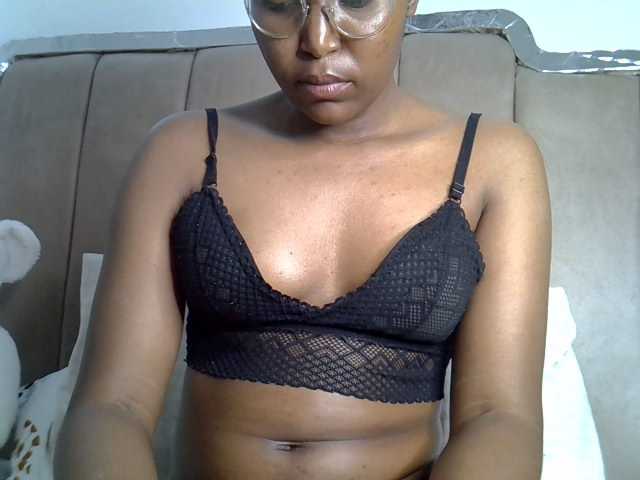 Mia-caramel live cam on BongaCams