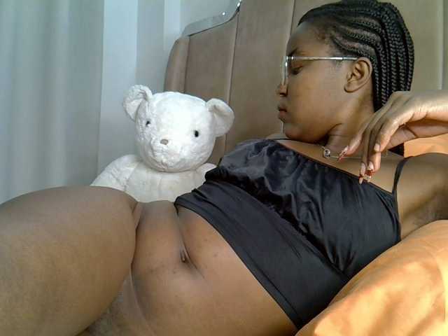 Mia-caramel live cam on BongaCams