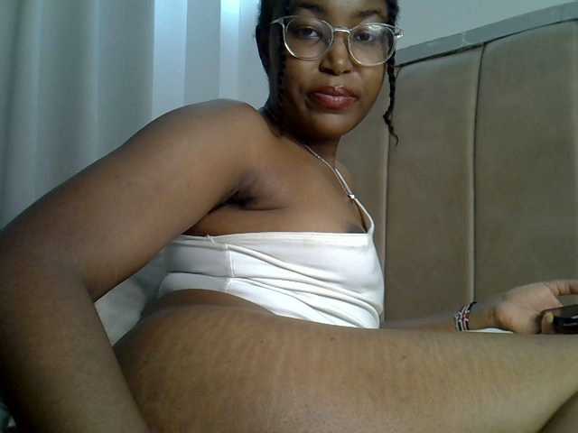Mia-caramel live webcam show