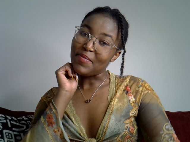 Mia-caramel live cam on BongaCams