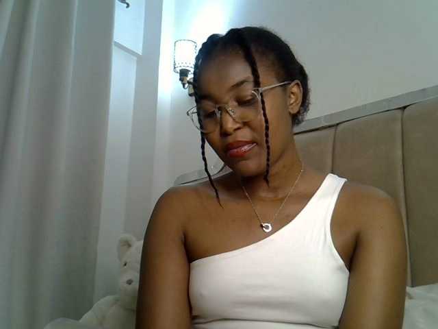 Mia-caramel live webcam show