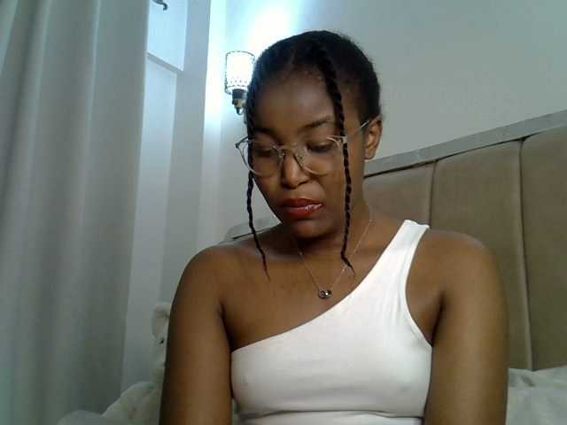 Mia-caramel live webcam show
