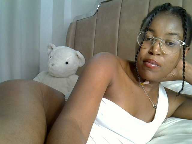 Mia-caramel live webcam show