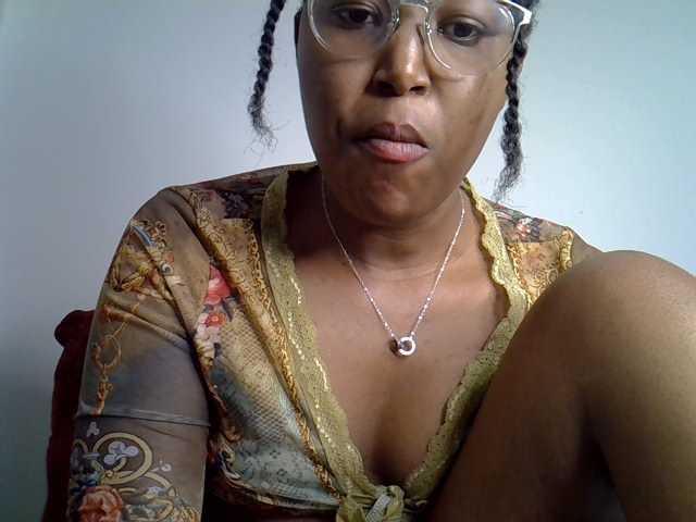 Mia-caramel live cam on BongaCams