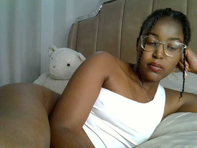 Mia-caramel live cam on BongaCams