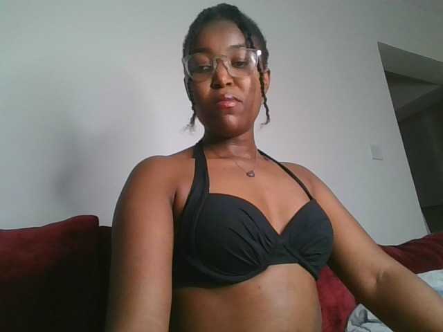 Mia-caramel live cam on BongaCams