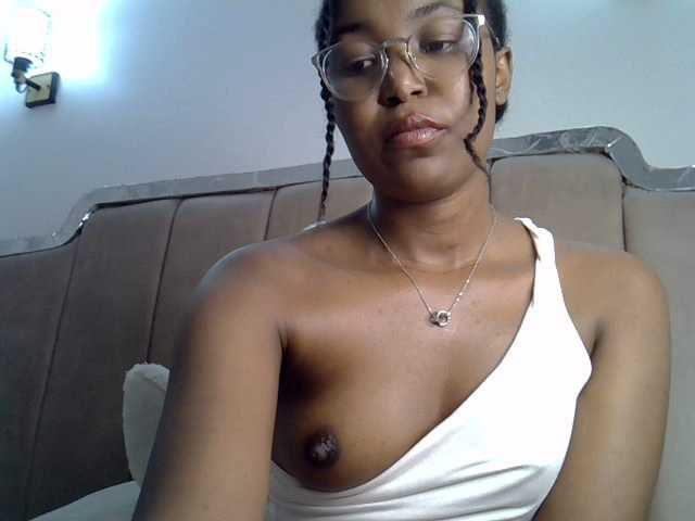 Mia-caramel live webcam show