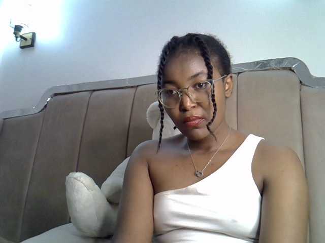 Mia-caramel live cam on BongaCams