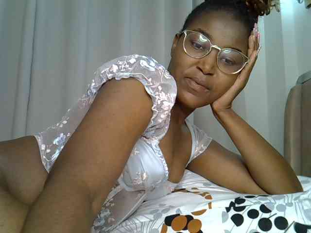 Mia-caramel webcam