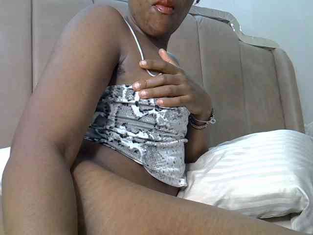 Mia-caramel Live Webcam on BongaCams