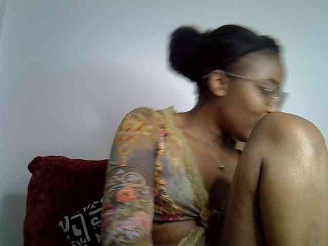 Mia-caramel webcam