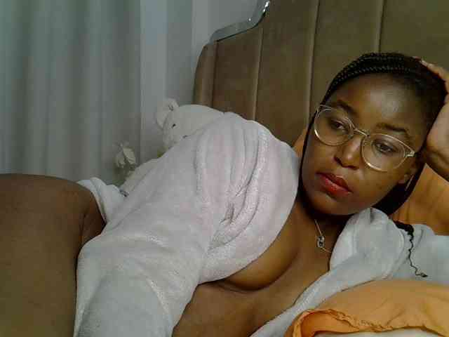 Mia-caramel webcam