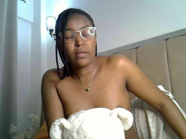 Mia-caramel webcam