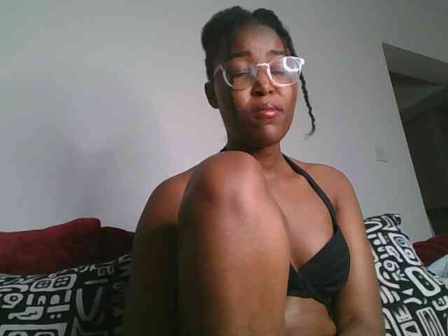 Mia-caramel webcam
