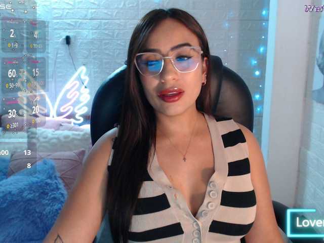 paulinagalvis2700 live cam on BongaCams