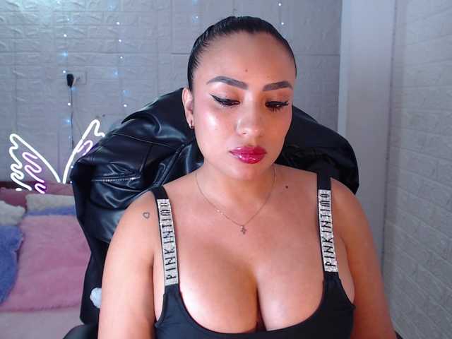 paulinagalvis2700 live cam preview