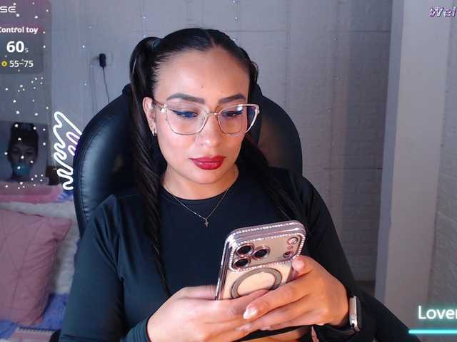 paulinagalvis2700 live cam on BongaCams