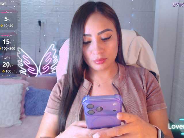 paulinagalvis2700 live cam on BongaCams