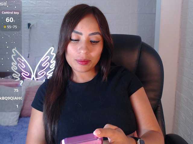 paulinagalvis2700 live cam on BongaCams