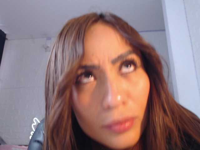 paulinagalvis2700 live cam on BongaCams