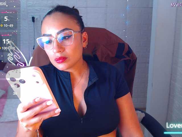paulinagalvis2700 live cam on BongaCams