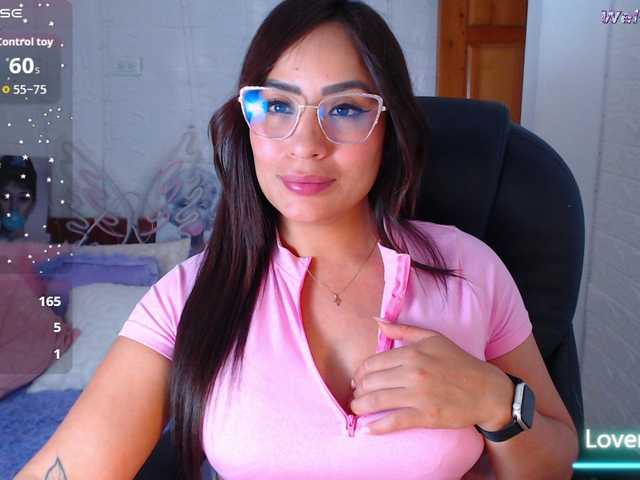 paulinagalvis2700 live cam on BongaCams