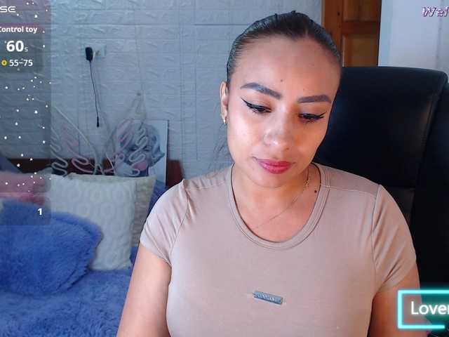 paulinagalvis2700 live cam on BongaCams