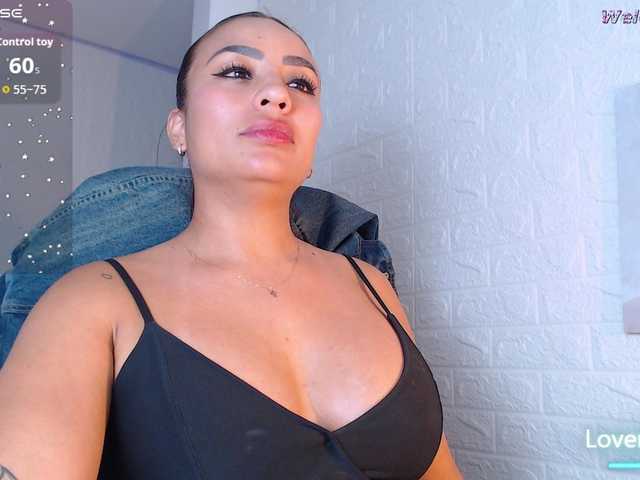 paulinagalvis2700 live cam on BongaCams