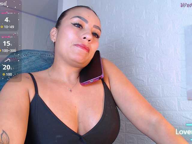paulinagalvis2700 live cam on BongaCams