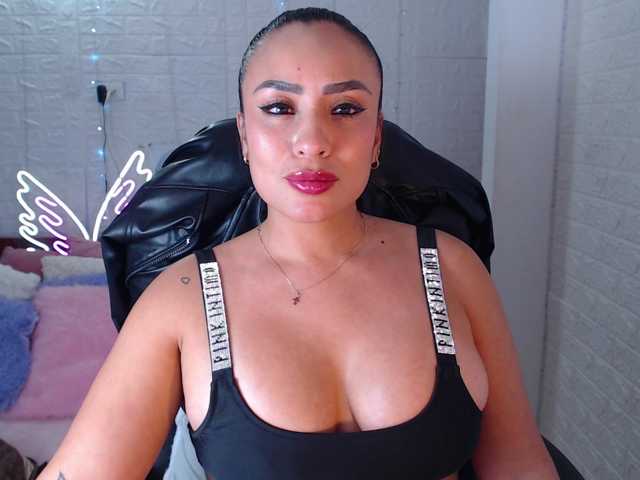paulinagalvis2700 live cam preview