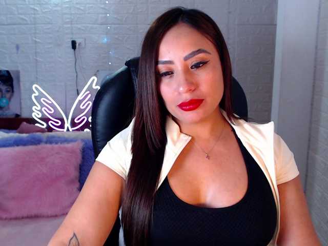 paulinagalvis2700 live cam on BongaCams