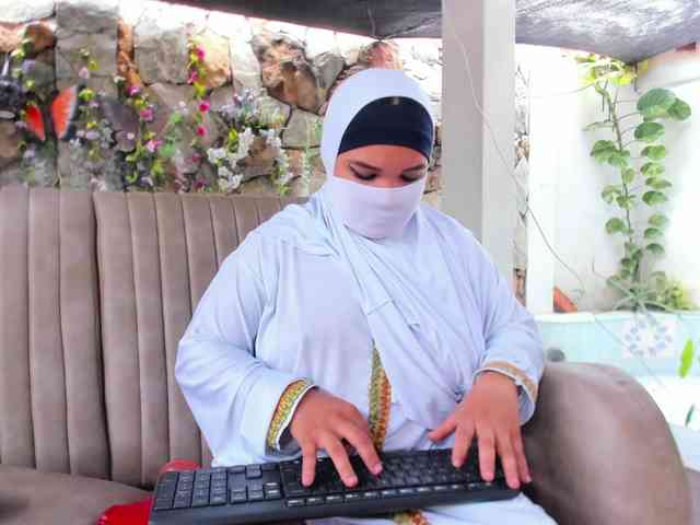 FalakYasin webcam