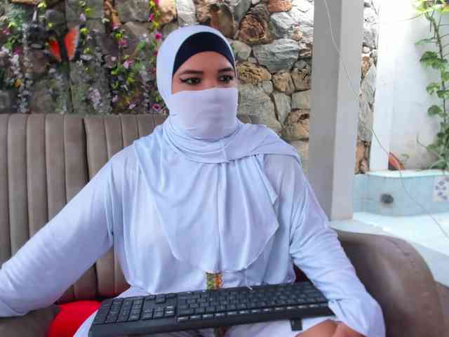 FalakYasin webcam