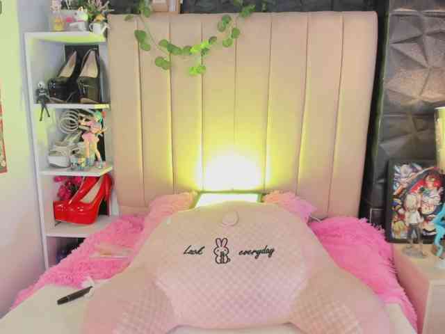 hellenbunnyx webcam