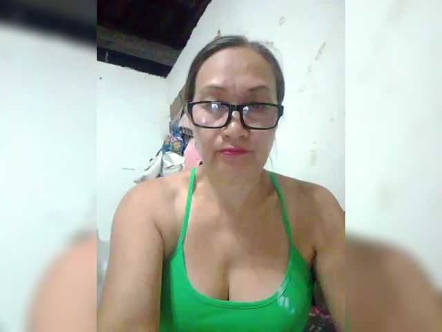 cherrywhite03 live webcam show