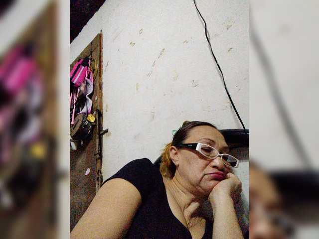 cherrywhite03 live cam on BongaCams