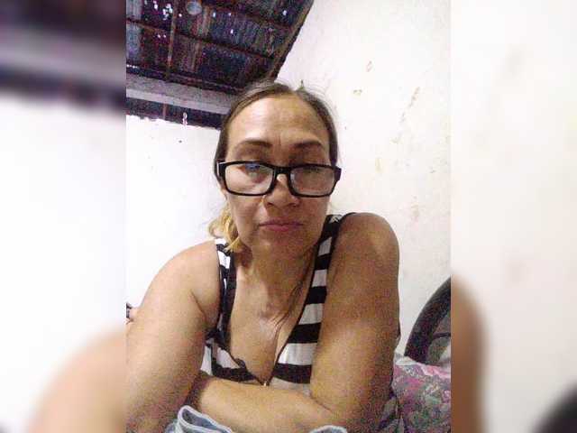 cherrywhite03 live cam on BongaCams