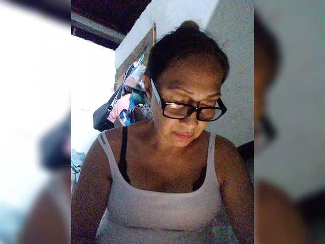 cherrywhite03 live cam on BongaCams