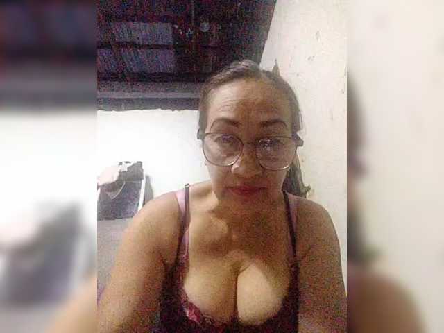 cherrywhite03 live cam on BongaCams