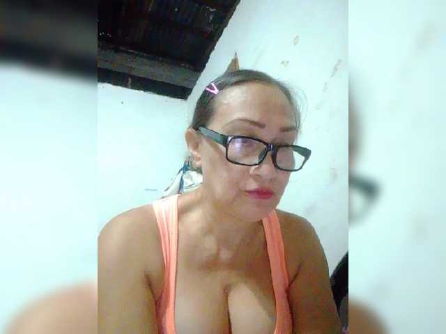 cherrywhite03 live webcam show