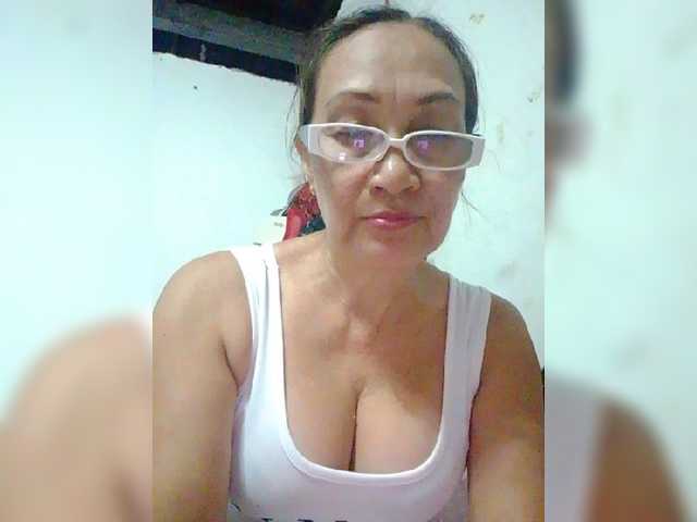 cherrywhite03 live cam on BongaCams