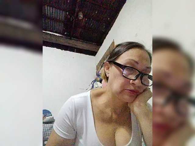 cherrywhite03 live webcam show