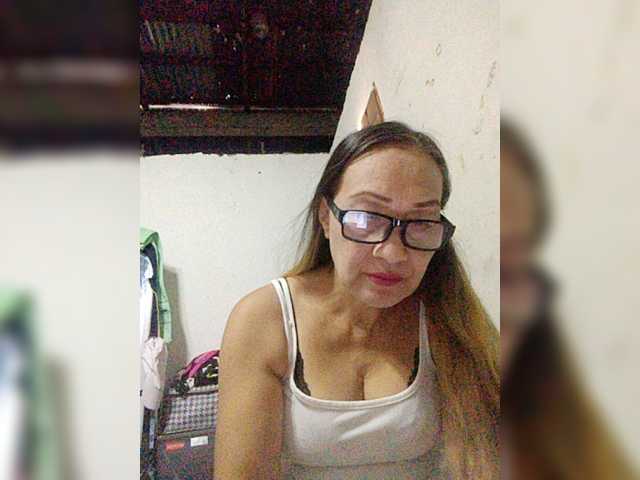 cherrywhite03 live cam on BongaCams