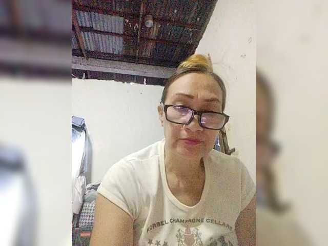 cherrywhite03 live cam on BongaCams