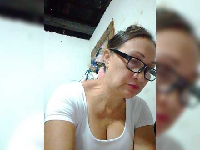 cherrywhite03 live webcam show